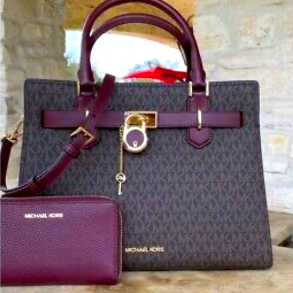 Medium sized Michael Kors satchel.